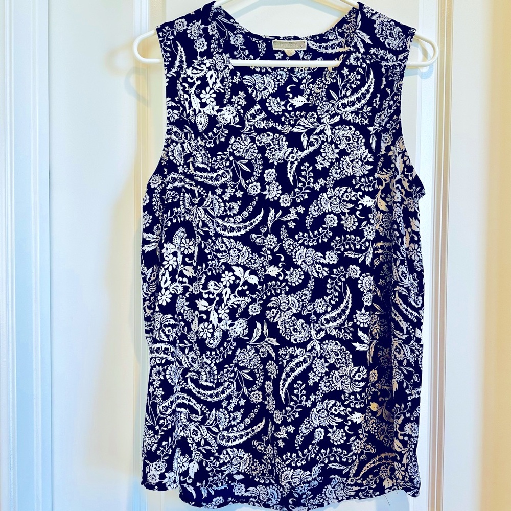 Sleeveless top in navy floral Small (more like a M)